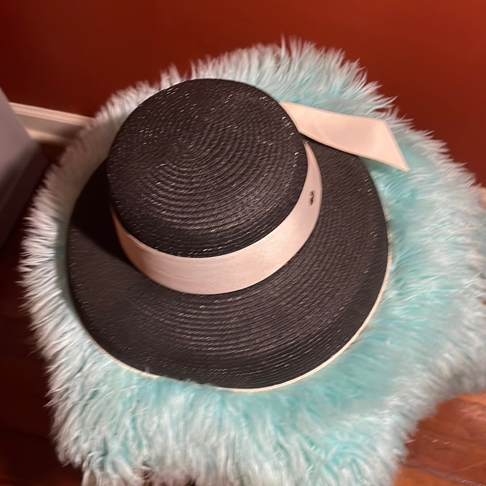 Women's hat - Picture 1 of 4
